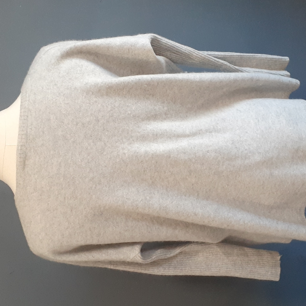 Casmear  sweater size…L - Picture 7 of 15